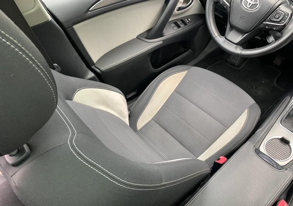 Toyota Avensis cena 49999 przebieg: 189000, rok produkcji 2015 z Kościerzyna małe 172